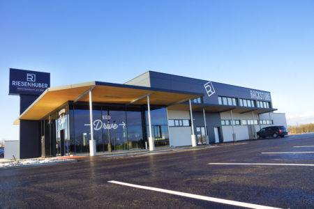 Backstubencafé mit Drive-In