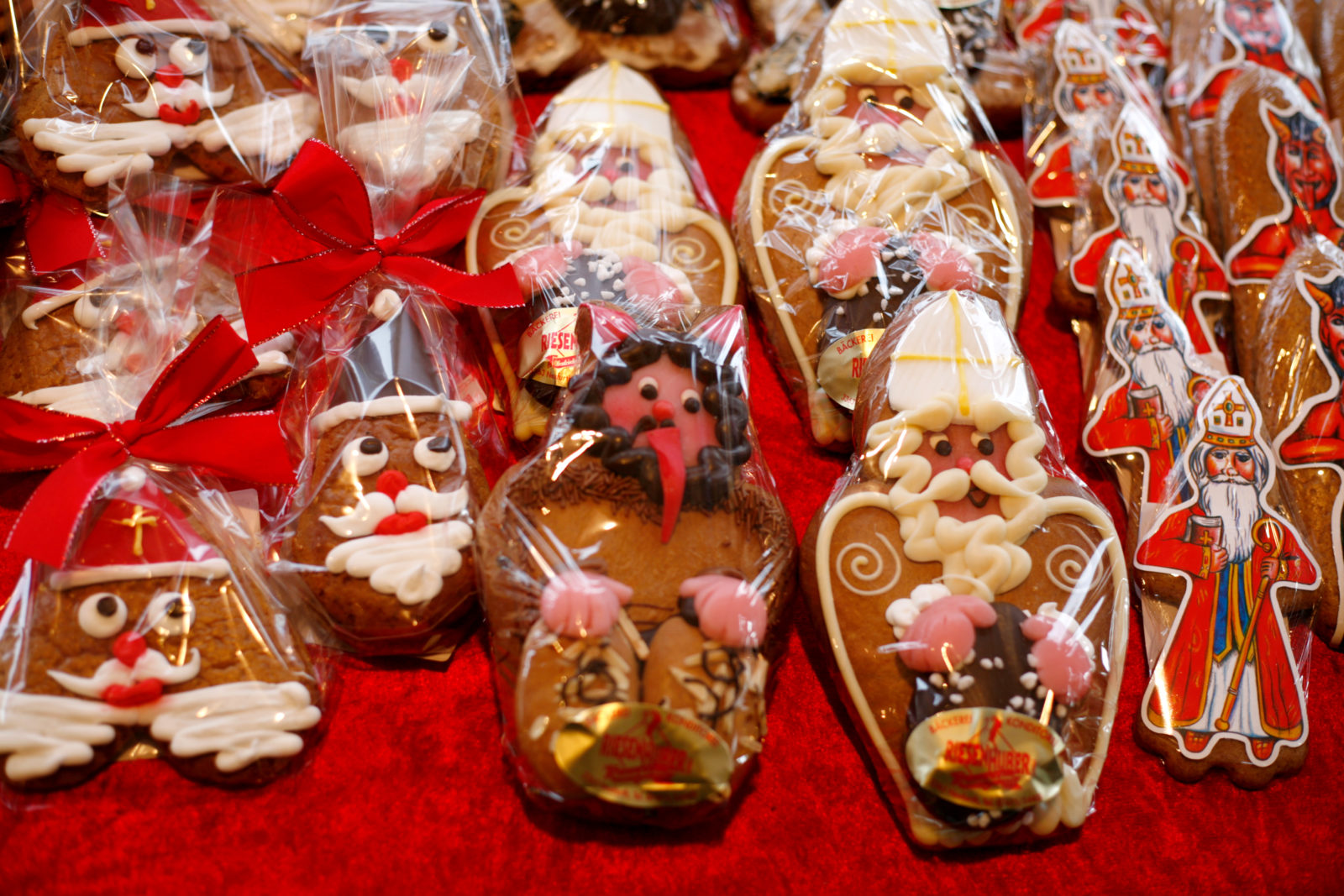 Handgefertigte Nikolaus- und Krampus-Bäckerei von Riesenhuber